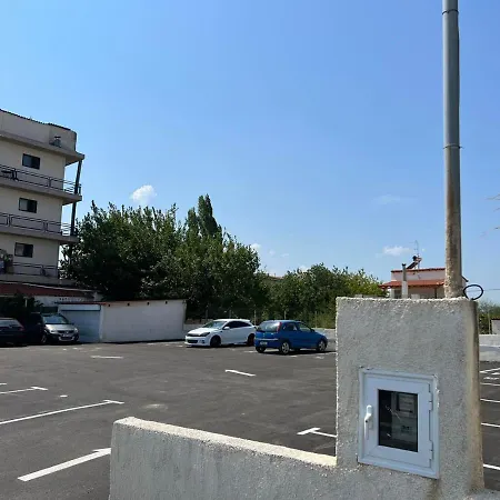Triton Aparthotel *